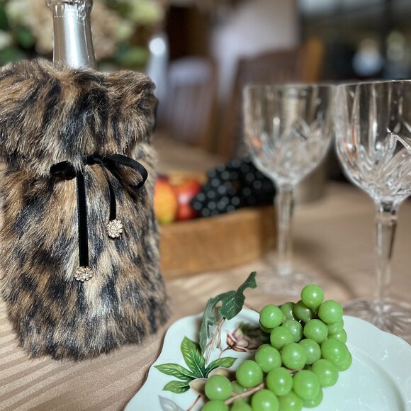 Plush Faux Fur WINE SLEEVES with a touch of glitz and glamour - Picture 3 of 5